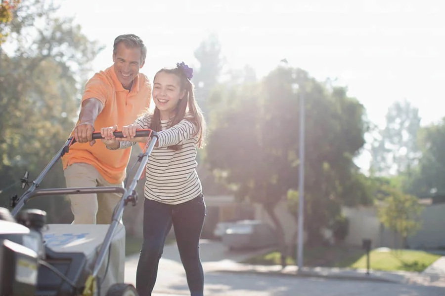 battery self propelled lawn mower